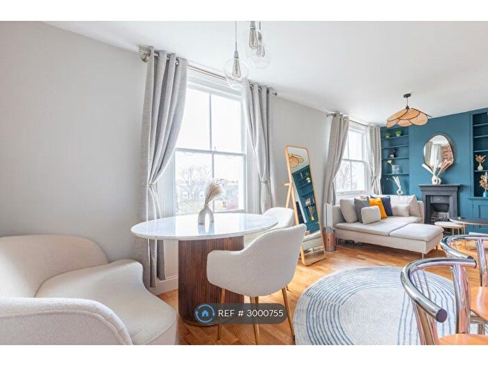 2 Bedroom Flat To Rent In The Chase, London, SW4