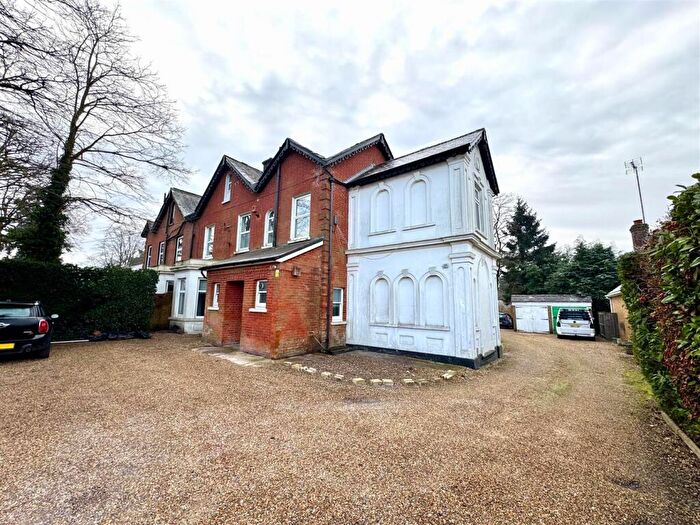 1 Bedroom Apartment For Sale In Reading Road South, Fleet, GU52