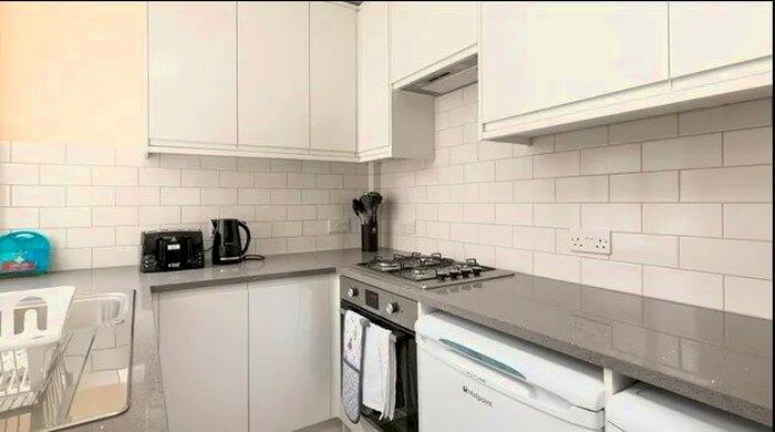 2 Bedroom Property To Rent In Colney Hatch Lane, London, N10