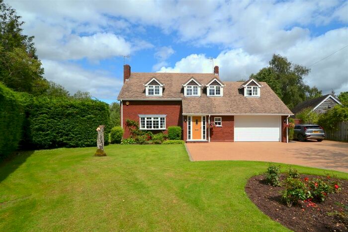 4 Bedroom Detached House For Sale In Kinnersley, Severn Stoke, Worcester, WR8