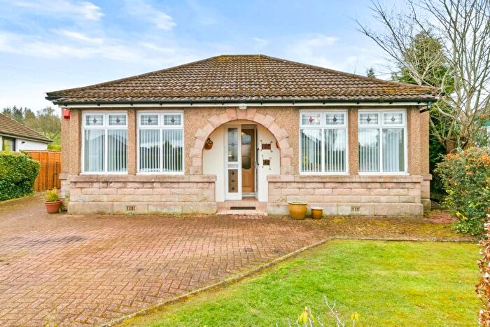 3 Bedroom Detached Bungalow For Sale In Kilpatrick Gardens, Clarkston, G76