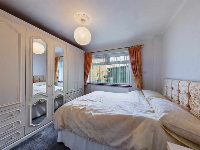 2 Bedroom Semi-Detached Bungalow For Sale In Seaview Road, Canvey Island, SS8