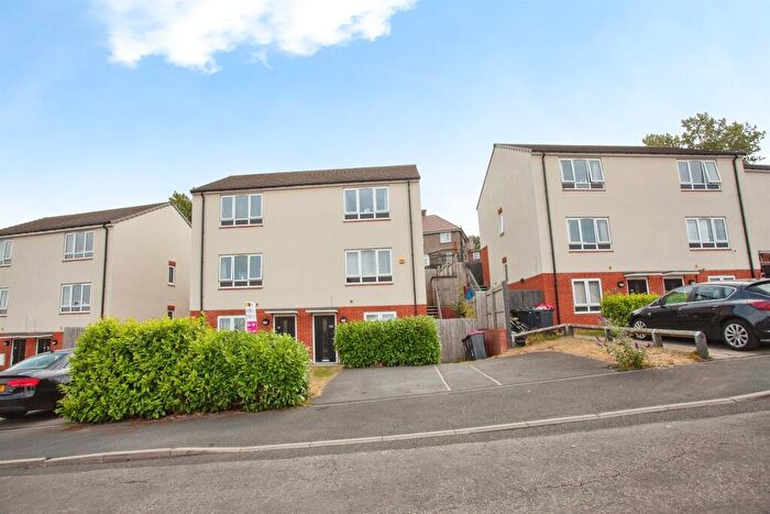 3 Bedroom Semi-Detached House For Sale In Farnworth Road, East Herringthorpe, Rotherham, S65