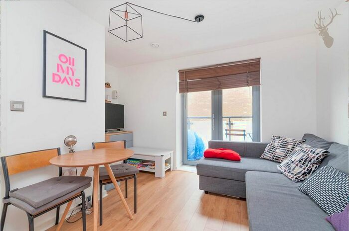 1 Bedroom Flat To Rent In Vernon Road, Bow, London, E3