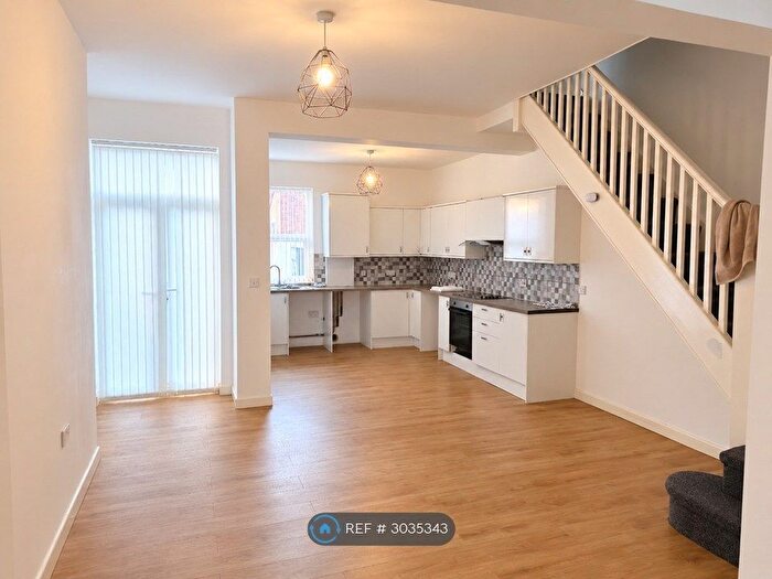 3 Bedroom Terraced House To Rent In Ashton New Road, Manchester, M11