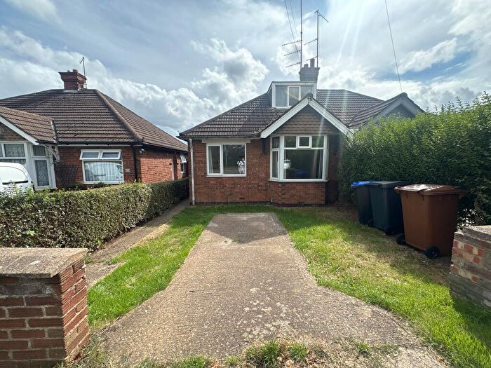3 Bedroom Semi-Detached Bungalow For Sale In Bants Lane, Northampton, NN5