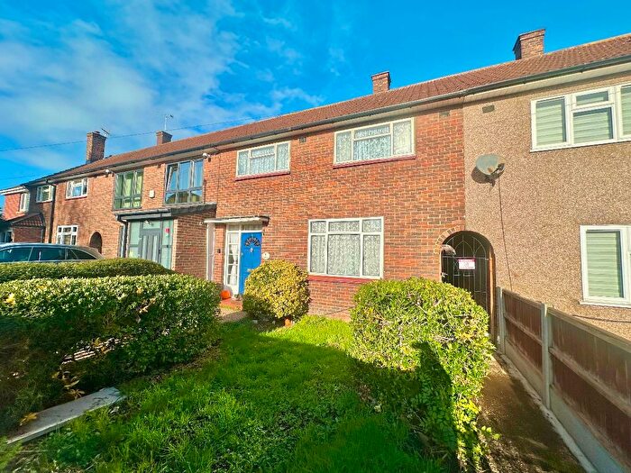 3 Bedroom Terraced House For Sale In Myrtle Road, Romford, RM3