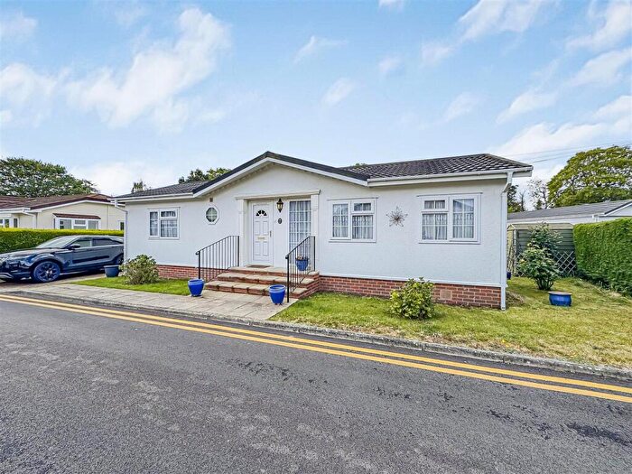2 Bedroom Park Home For Sale In Willows Riverside Park, Windsor, SL4