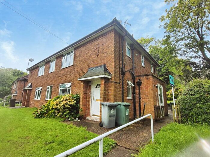 2 Bedroom Flat For Sale In West Park Drive East, Leeds, LS8