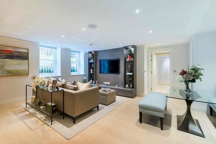 2 Bedroom Flat To Rent In Pont Street, Knightsbridge, London, SW1X