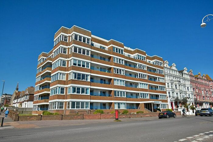 2 Bedroom Flat For Sale In De La Warr Parade, Bexhill-On-Sea, TN40