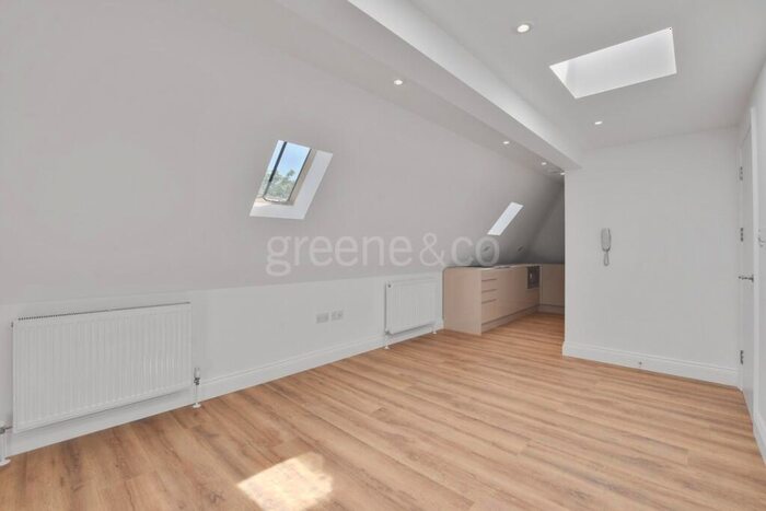 2 Bedroom Flat To Rent In Ossulton Way Lo, N2
