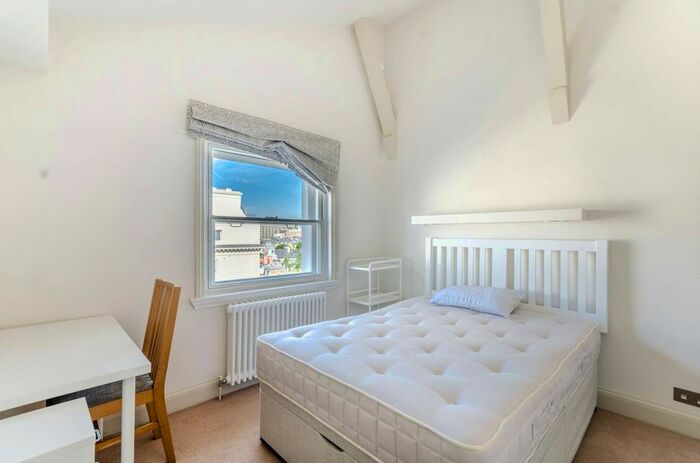 2 Bedroom Flat To Rent In Gloucester Road, South Kensington, London, SW7