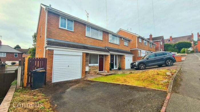 3 Bedroom House To Rent In Dencil Close, Halesowen, B63