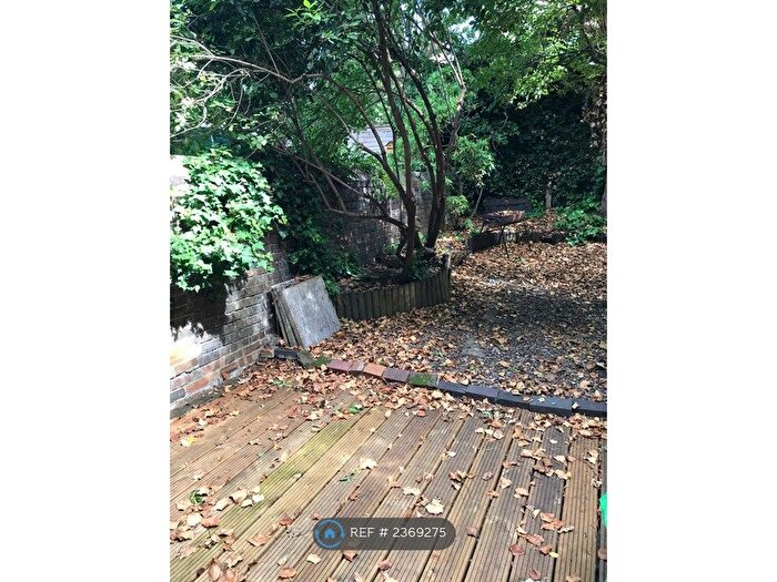 1 Bedroom Flat To Rent In Shepherds Bush, London, W12