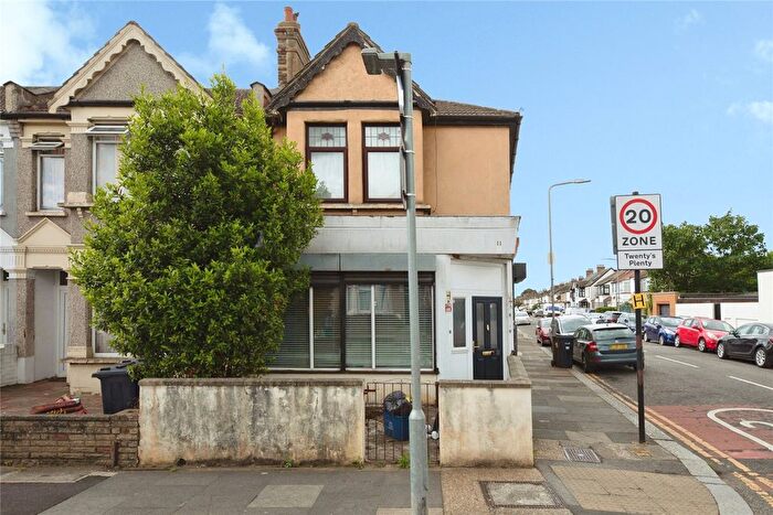 3 Bedroom End Terrace House For Sale In Meads Lane, Ilford, IG3