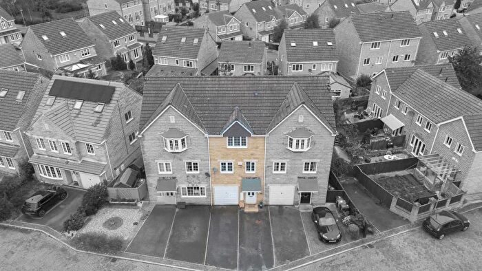 3 Bedroom Town House For Sale In Tithefields, Fenay Bridge, Huddersfield, HD8