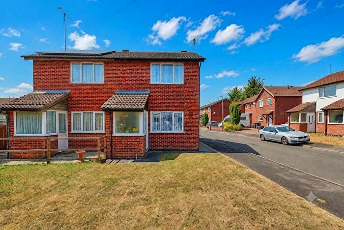 2 Bedroom Property For Sale In Walcote Close, Hinckley, LE10