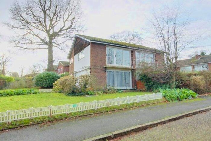 Studio To Rent In Hermitage Close, Enfield, EN2