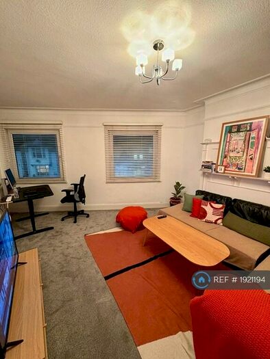 2 Bedroom Flat To Rent In Ballards Lane, London, N3