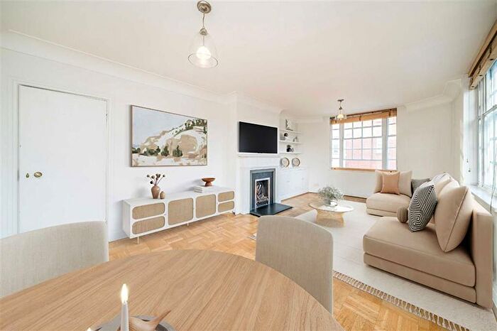 3 Bedroom Flat To Rent In Pelham Street, South Kensington, SW7