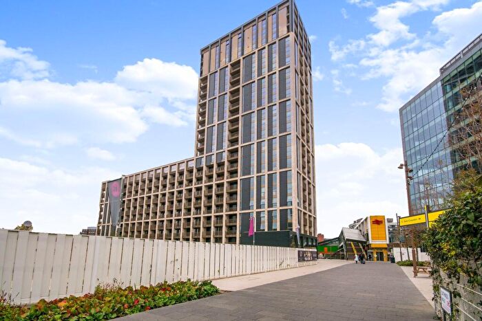 2 Bedroom Flat To Rent In Caithness Walk, East Croydon, Croydon, CR0