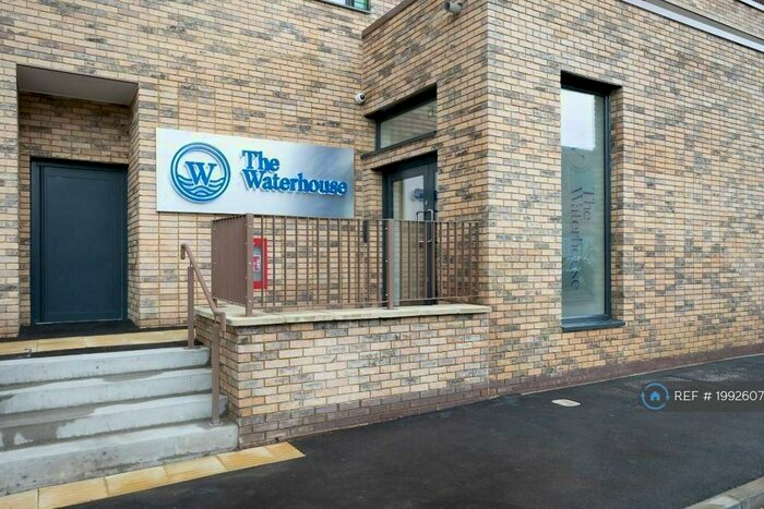 2 Bedroom Flat To Rent In Waterhouse Apartments, Salford, M5