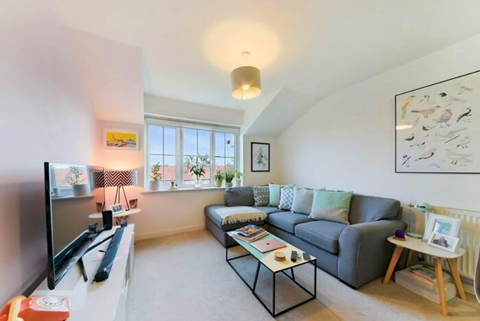2 Bedroom Flat To Rent In Hemlock Close, London, SW16