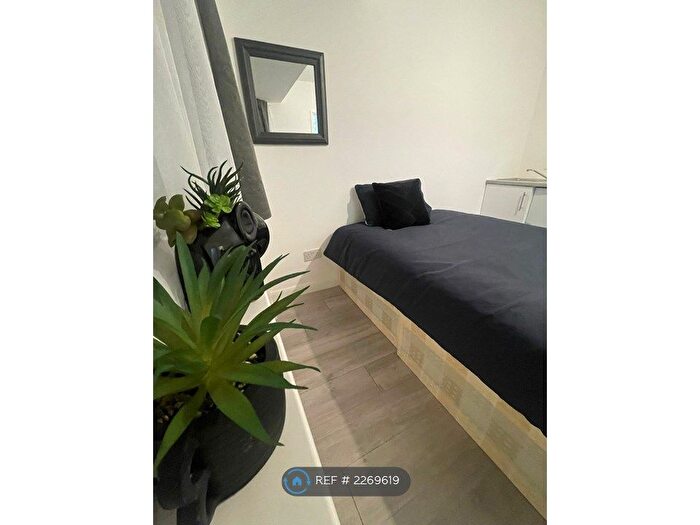 6 Bedroom Semi-Detached House To Rent In Hermitage Way, Stanmore, HA7