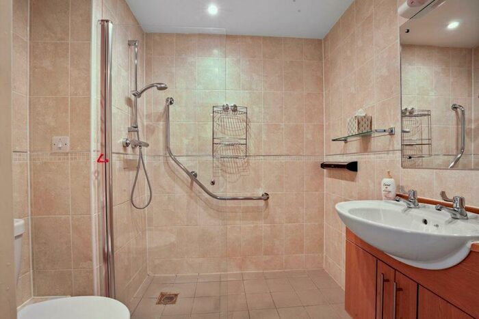 1 Bedroom Flat For Sale In Bailey Court, New Writtle Street, Chelmsford, CM2