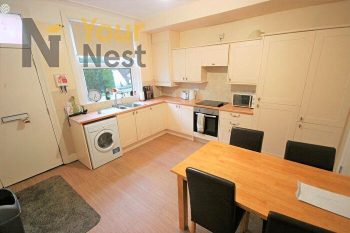 4 Bedroom Terraced House To Rent In Village Avenue, Leeds, LS4