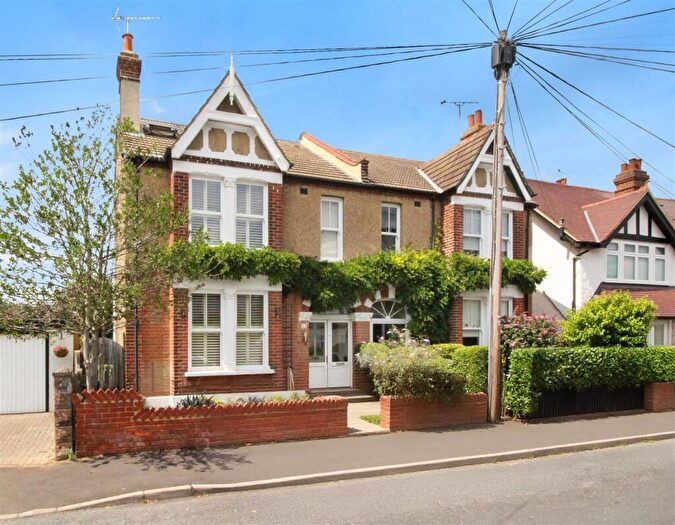 5 Bedroom Semi-Detached House For Sale In Heatherside Road, West Ewell, KT19