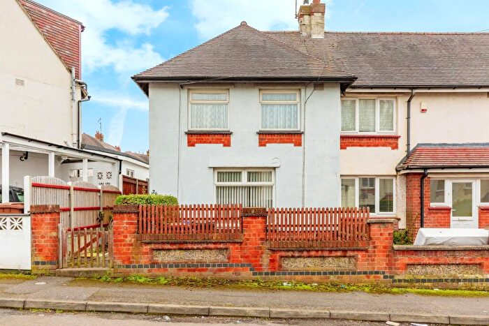 3 Bedroom End Of Terrace House For Sale In Malcolm Road, Northampton, NN2