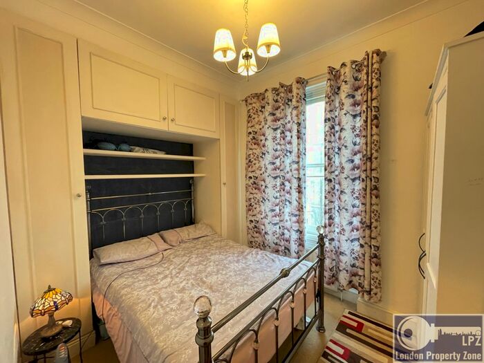 2 Bedroom Flat To Rent In Finborough Road, West Brompton, Earls Court, SW10