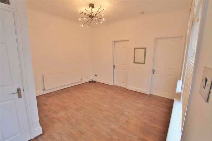 1 Bedroom Flat To Rent In Glendale Gardens, Leigh On Sea, Essex, SS9