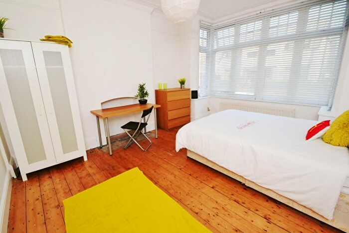 7 Bedroom Semi-Detached House To Rent In Wilford Lane, West Bridgford, NG2