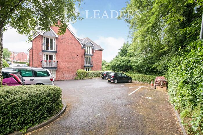 2 Bedroom Flat To Rent In Crescent House, Mount Pleasant, Redditch, B97