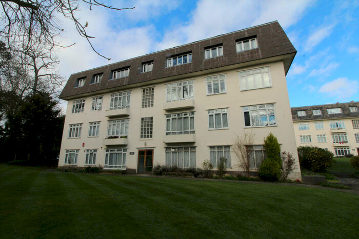 2 Bedroom Flat To Rent In Park Court, Sydenham, SE26