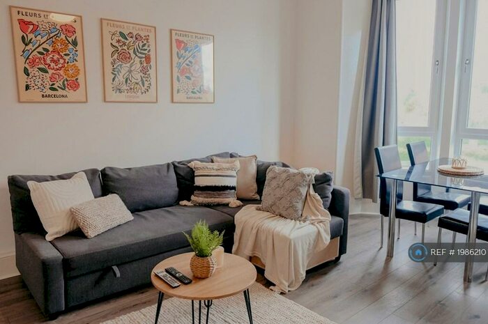 2 Bedroom Flat To Rent In Minard Road, Glasgow, G41