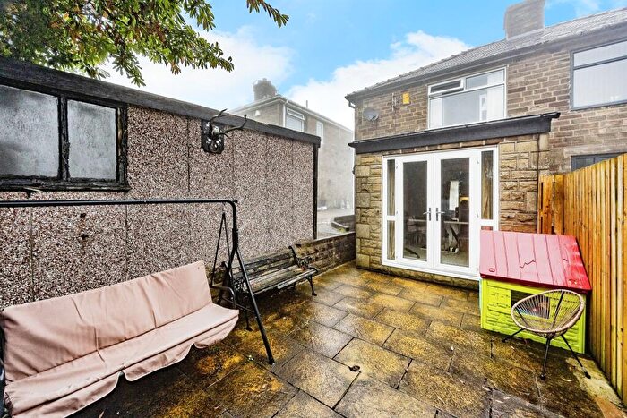 2 Bedroom Semi-Detached House For Sale In Gleanings Avenue, Halifax, HX2