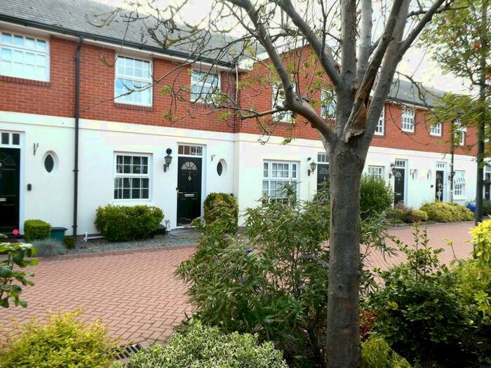2 Bedroom Mews To Rent In Bedford Court, Bawtry, DN10