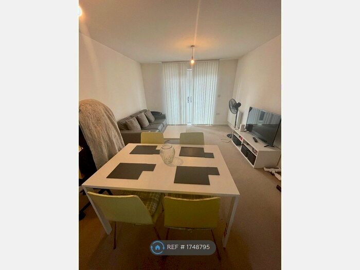 2 Bedroom Flat To Rent In Elmira Way, Manchester, M5