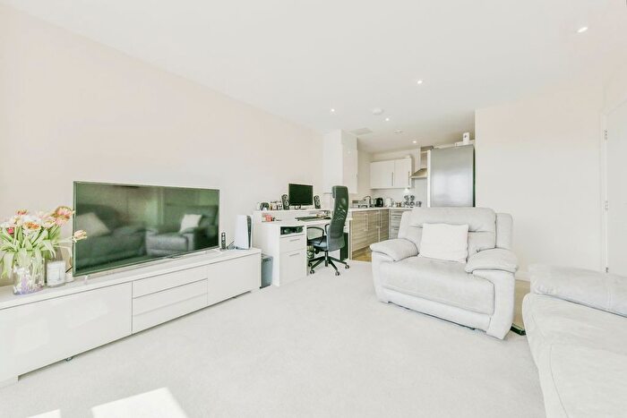 1 Bedroom Flat For Sale In Giles Crescent, Stevenage, Hertfordshire, SG1