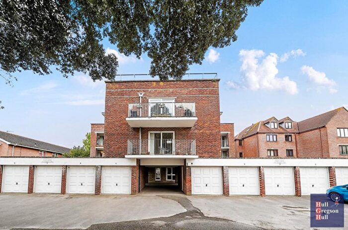 2 Bedroom Flat For Sale In Bon Accord, Victoria Avenue, Swanage, BH19