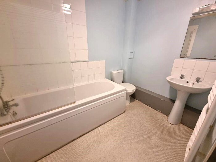 2 Bedroom Flat For Sale In Fore Street, Ipswich, IP4