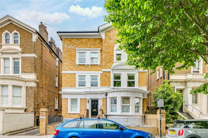 3 Bedroom Flat To Rent In Altenburg Gardens, London, SW11