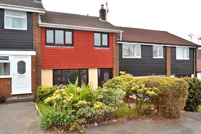 3 Bedroom Town House To Rent In Highlands, Royton, Oldham, OL2