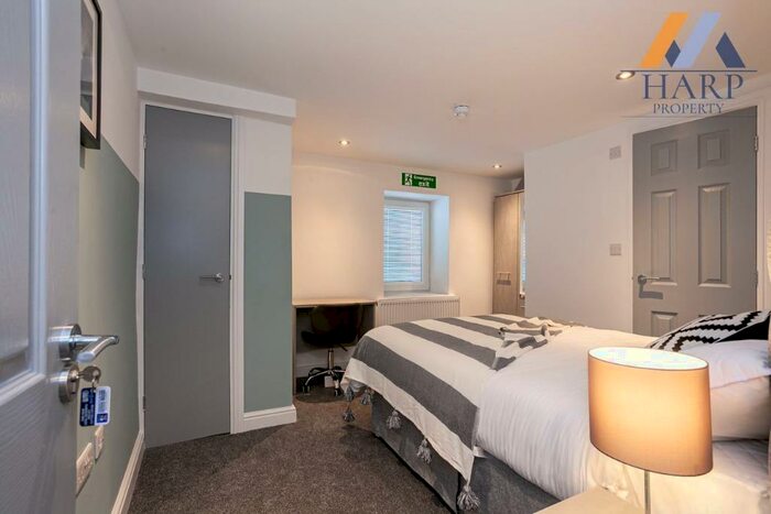 7 Bedroom House Of Multiple Occupation To Rent In Tottington Road, Bury, BL8