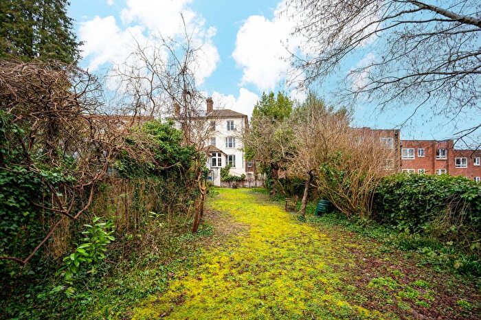 2 Bedroom Flat For Sale In Harvey Road, Guildford, GU1