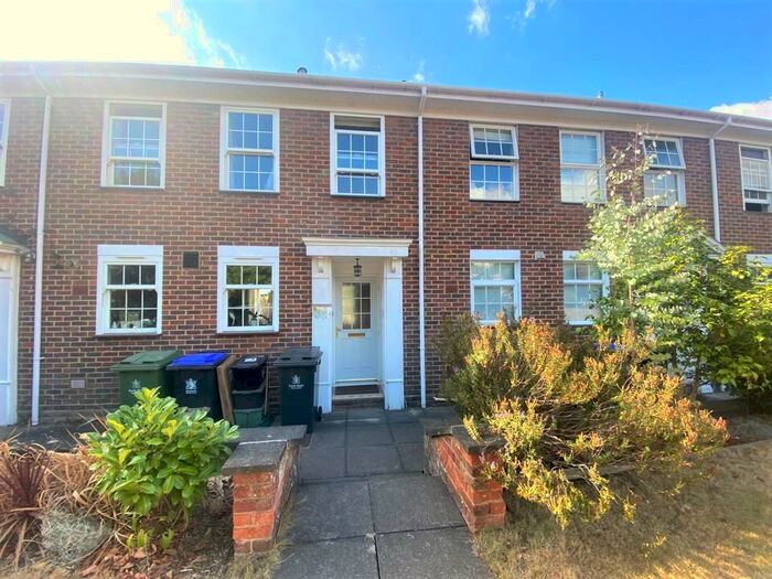 3 Bedroom Terraced House To Rent In Stockwells, Taplow, SL6